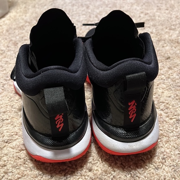 Jordan Zion 1 Colorway Black Crimson - Picture 3 of 4
